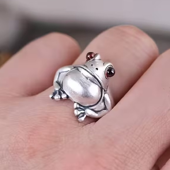 Boutique Jewelry - Silver Bull Frog Ring with Red Eyes